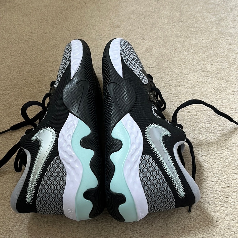 Nike Renew Women’s Black/Gray Running Shoes New Unused sz 8